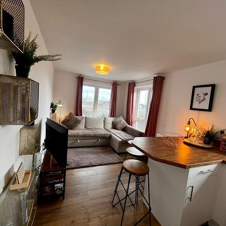 Two Bedroom Apartment In Barry-Close To Beach Exterior photo